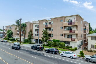 Laurel Canyon in Valley Village, CA - Foto de edificio - Building Photo