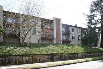 Tabor View East in Portland, OR - Foto de edificio - Building Photo