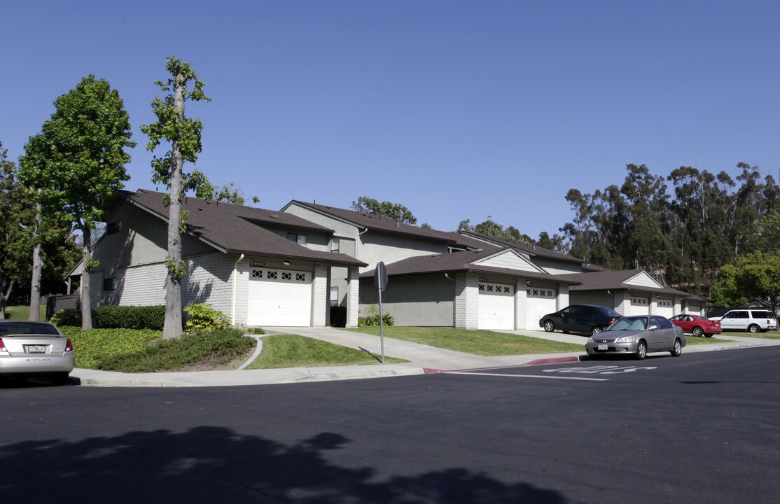 Pomerado Terrace in San Diego, CA - Foto de edificio