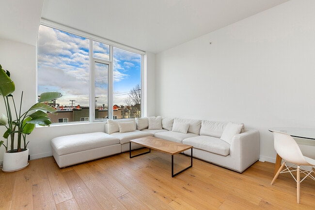 1321 Seneca St, Unit #506 in Seattle, WA - Foto de edificio - Building Photo