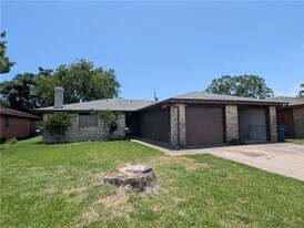 6613 Rhine Dr, Unit B in Corpus Christi, TX - Building Photo