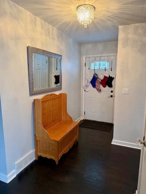 6 Apple Tree Ln in Liverpool, NY - Foto de edificio - Building Photo