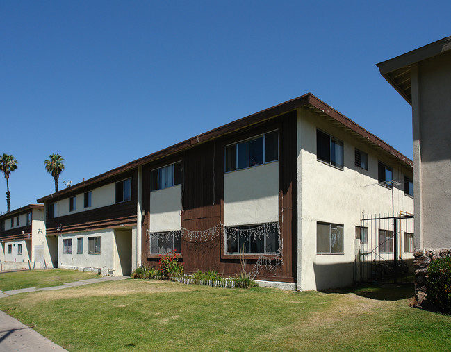 11761 Stuart Dr in Garden Grove, CA - Foto de edificio - Building Photo