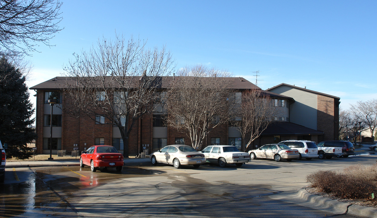 Monarch Villa in Papillion, NE - Building Photo