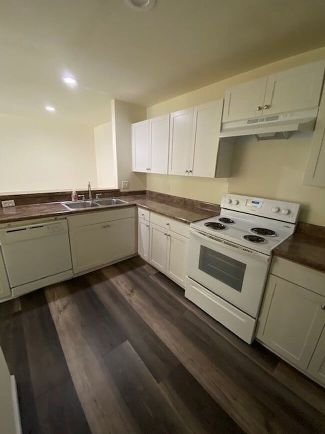 property at 5607 Lakebend W Dr