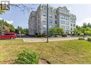 405 Erb St. W in Waterloo, ON - Building Photo - Building Photo