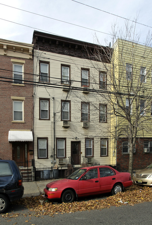 31 Orchard St in Jersey City, NJ - Building Photo