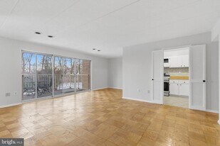 2614 Fort Farnsworth Rd in Alexandria, VA - Building Photo