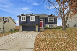 11516 N Windsor Ave in Kansas City, MO - Building Photo