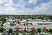 Town and Country in Long Beach, CA - Building Photo - Building Photo