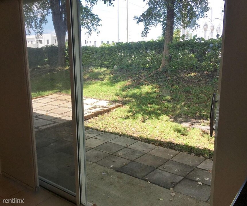 8986 W Flagler St in Miami, FL - Building Photo