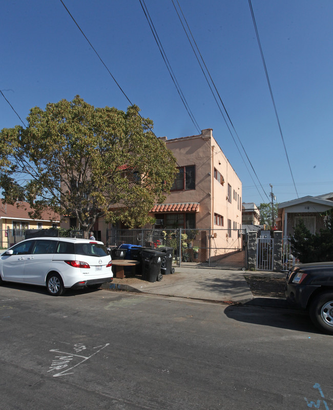 1120 N Ardmore Ave in Los Angeles, CA - Building Photo - Building Photo