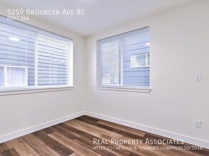 5259 Brooklyn Ave NE in Seattle, WA - Building Photo - Building Photo