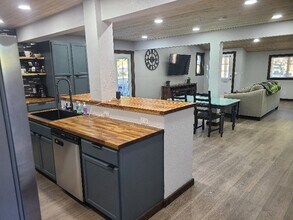 1856 Canyonville-Riddle Rd in Riddle, OR - Building Photo - Building Photo