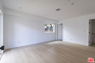 11810 Gilmore St in Los Angeles, CA - Building Photo - Building Photo
