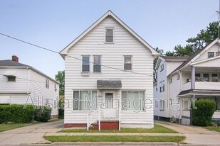 12901 McCracken Rd in Garfield Heights, OH - Building Photo