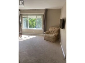 2048 Parkway Blvd in Coquitlam, BC - Building Photo - Building Photo