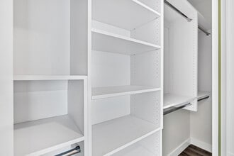 The Crest in Long Beach, CA - Building Photo - Interior Photo