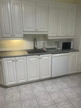 5244 Snowdon Rue in Montréal, QC - Building Photo - Building Photo