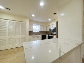 7710 Romney Rd in Houston, TX - Building Photo