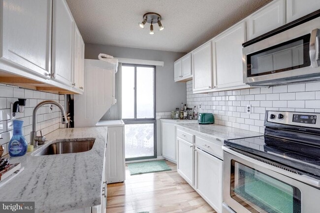 250 S Reynolds St in Alexandria, VA - Building Photo - Building Photo