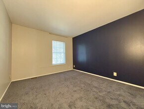 115 N College Dr in Sterling, VA - Foto de edificio - Building Photo