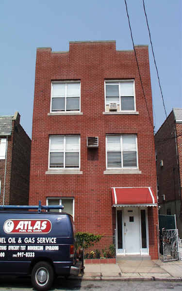 4465 Byron Ave in Bronx, NY - Foto de edificio