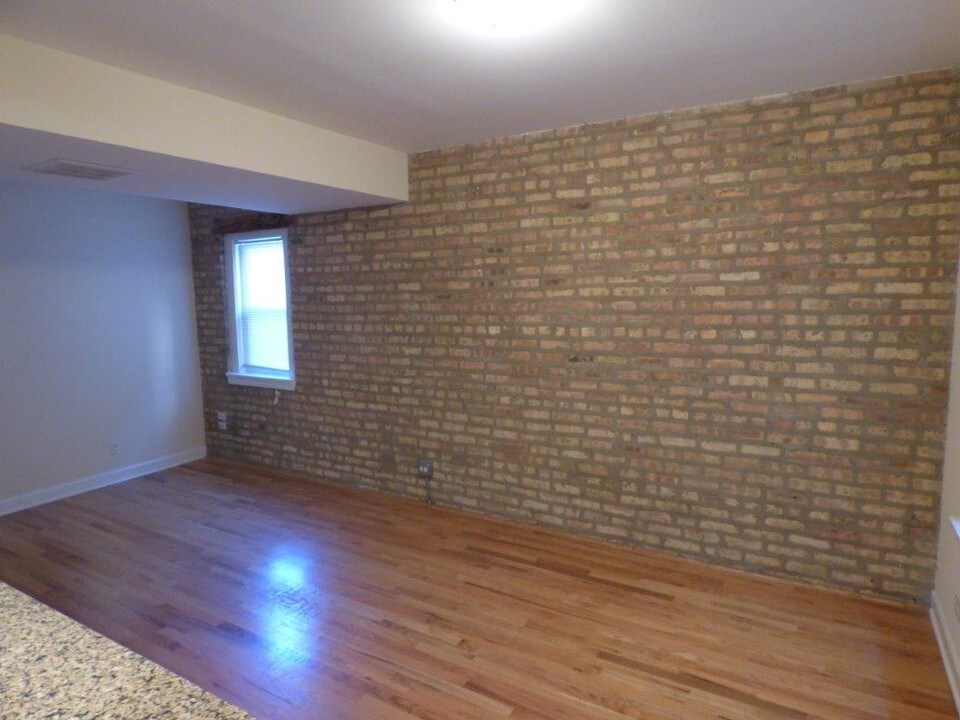 2340 W Granville Ave in Chicago, IL - Building Photo