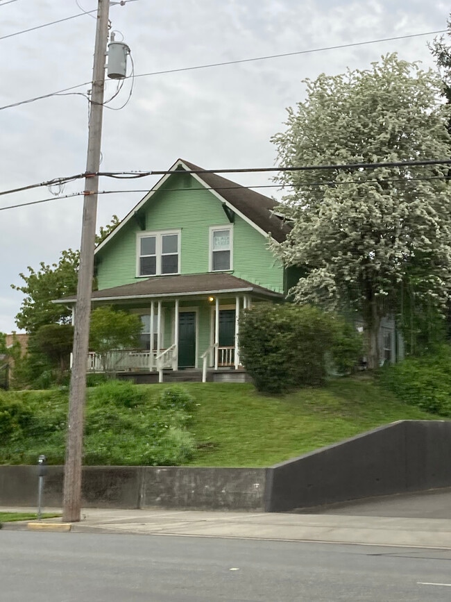 property at 908 4th Ave E