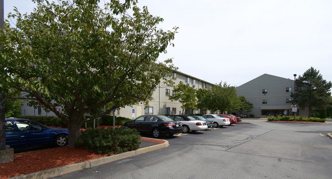 Hagan Manor Apartments in Providence, RI - Foto de edificio - Building Photo