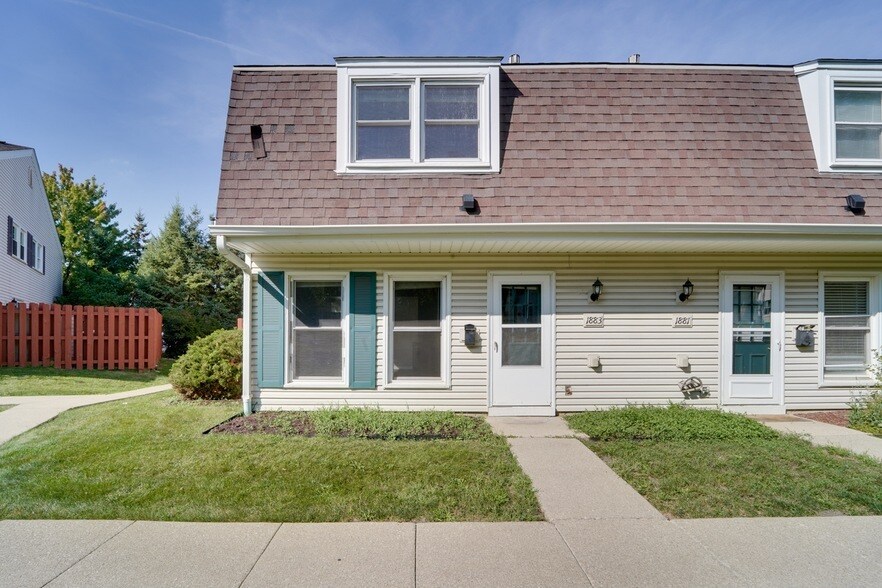 1883 Jamestown Cir in Hoffman Estates, IL - Building Photo