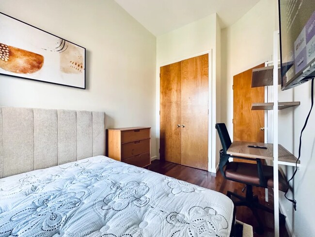 Furnished room/NOT APARTMENT, Unit 3R in Brooklyn, NY - Building Photo - Building Photo