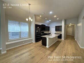6718 Indian Lodge in San Antonio, TX - Building Photo - Building Photo