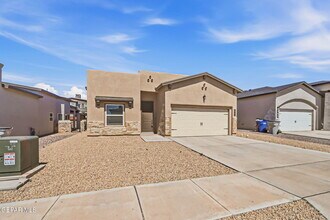 909 Ada Ln in El Paso, TX - Foto de edificio - Building Photo