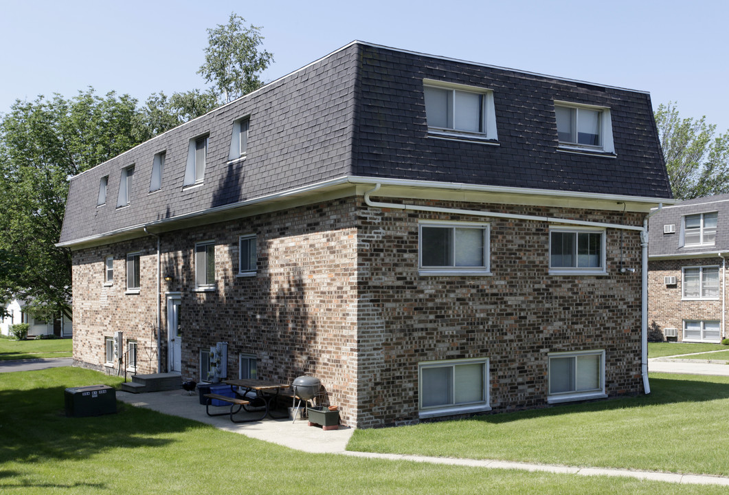 2213 Fairland Dr in Sycamore, IL - Building Photo