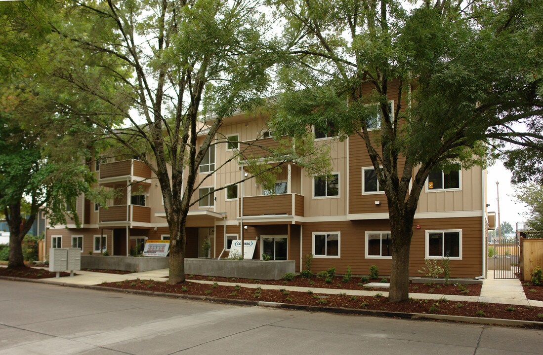 The Pipers Landing in Eugene, OR - Building Photo