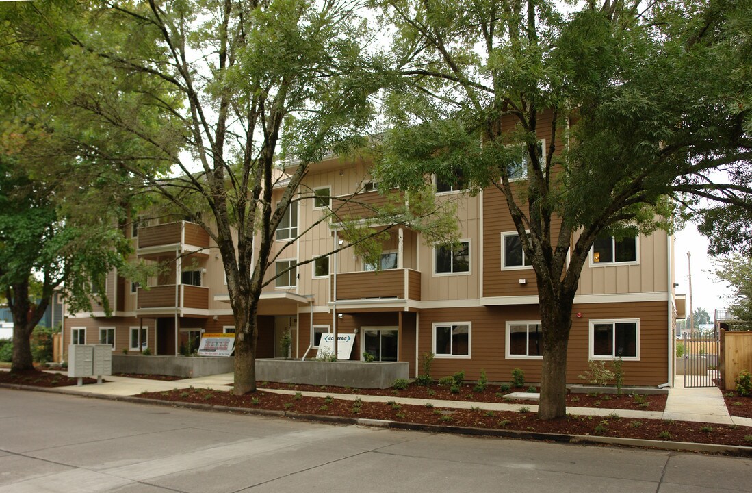 The Pipers Landing in Eugene, OR - Building Photo