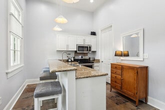 6222 Laurel St, Unit 6222 Laurel St Unit 1 in New Orleans, LA - Foto de edificio - Building Photo