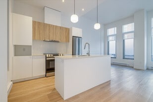 Mellem Ville-Marie in Montréal, QC - Building Photo