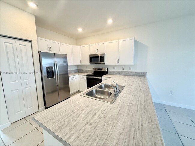 11119 W 34th Wy. in Hialeah, FL - Building Photo - Building Photo
