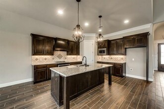 3200 Windcrest Dr in Granbury, TX - Building Photo - Building Photo