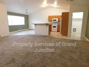 3016 Oakwood Dr in Grand Junction, CO - Building Photo - Building Photo