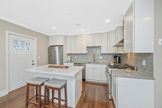 364 Neponset Ave, Unit 1 in Boston, MA - Foto de edificio - Building Photo