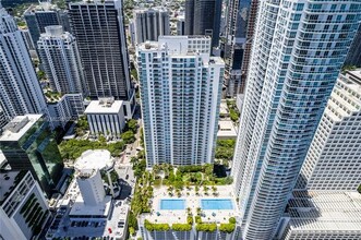 951 Brickell Ave, Unit 3806 in Miami, FL - Foto de edificio - Building Photo