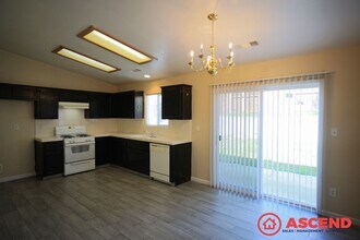 234 W Pilot Ave in Bakersfield, CA - Building Photo - Building Photo