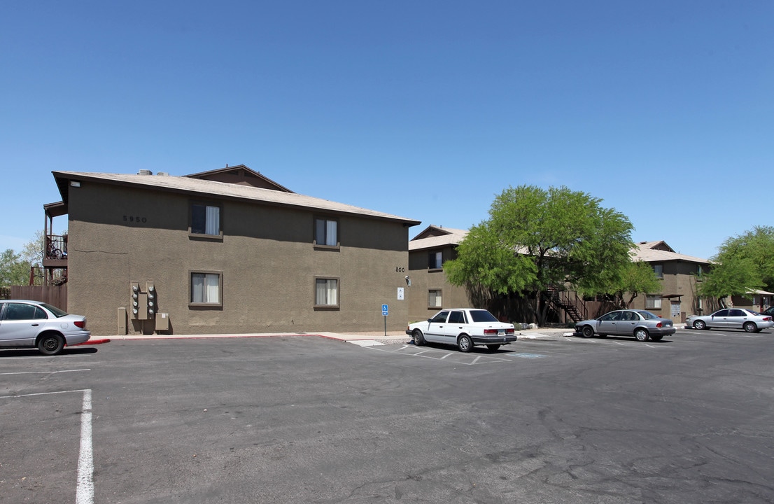 Casa Grande Village Apartments in Tucson, AZ - Foto de edificio