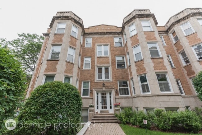 property at 863 W Cornelia Ave
