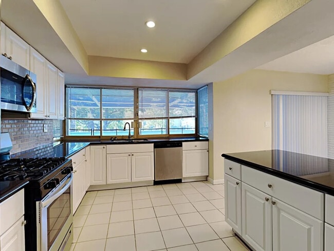 3822 S Lake Terrace in Miramar, FL - Building Photo - Building Photo