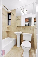 326 E 35th St in New York, NY - Building Photo - Building Photo