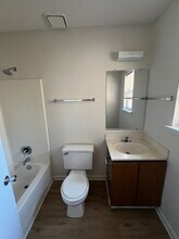 212 Live Oak Ct in Jacksonville, NC - Foto de edificio - Building Photo